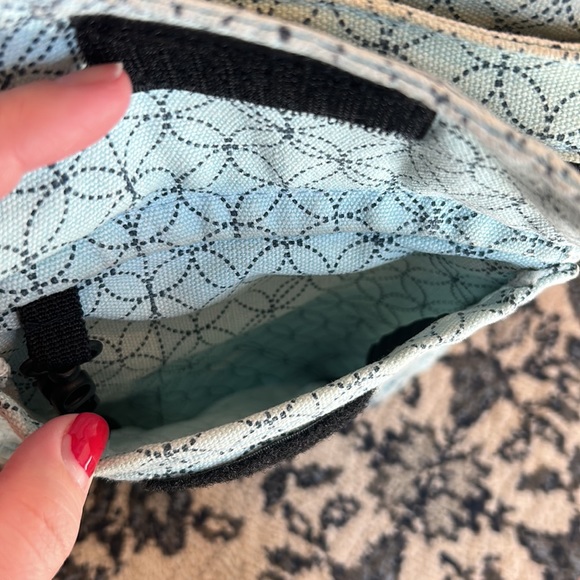 Kavu Crossbody Shoulder Bag Purse Adjustable Strap 4 Pouch - Picture 3 of 5